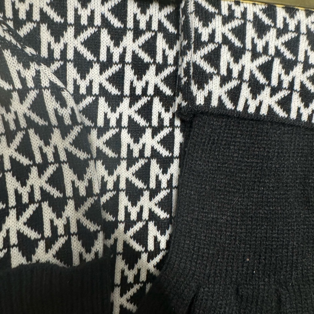 NWT Michael Kors 3 PCs Set Scraf, Hat, and Gloves - Picture 6 of 8